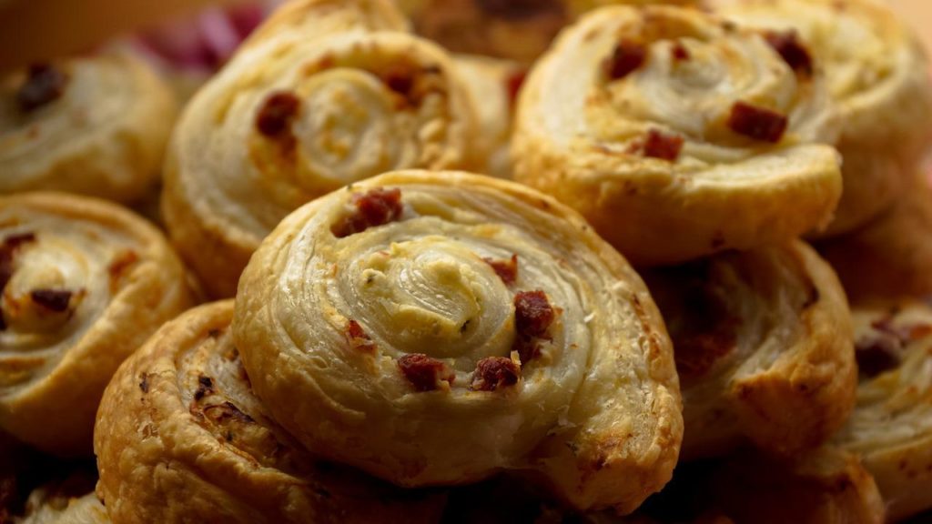 snack, puff pastry, bacon-1168063.jpg